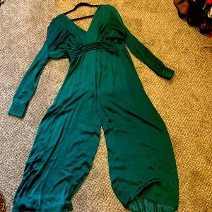 Hunter green long sleeve jumpsuit with belt loops. SIZE M.